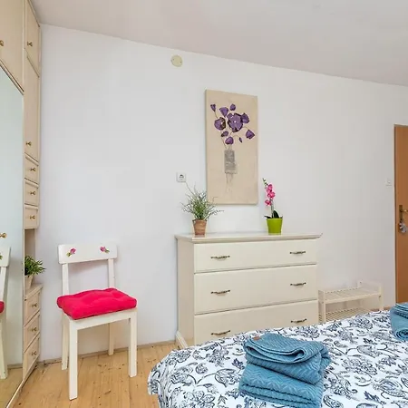 Dino Carrera Apartment